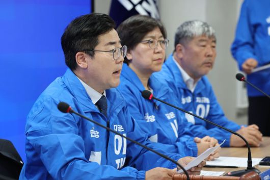 [서울=뉴시스] 권창회 기자 = 박찬대 더불어민주당 총괄선거대책위원장이 9일 오전 서울 여의도 더불어민주당 중앙당사에서 열린 중앙선거대책위원회의에서 발언하고 있다. 2025.05.09. kch0523@newsis.com <저작권자ⓒ 공감언론 뉴시스통신사. 무단전재-재배포 금지.> /사진=뉴시스화상