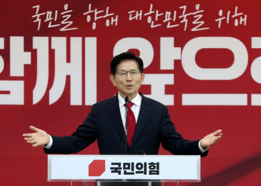 김문수 국민의힘 대통령 후보가 9일 경기 수원시 국민의힘 경기도당에서 열린 경기도당 선거대책위원회 발대식에서 인사말을 하고 있다. 뉴스1