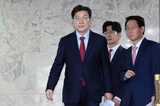 국민의힘 권성동 원내대표가 9일 서울 여의도 국회에서 열린 원내대책회의에 참석하고 있다. 사진=서동일 기자