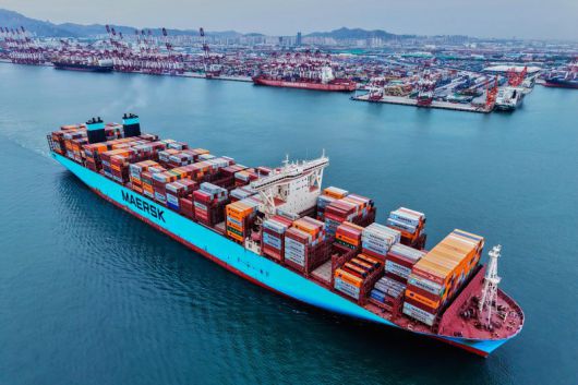 지난 7일 중국 산둥성 칭다오 항구에서 촬영된 컨테이너 선박.AP연합뉴스