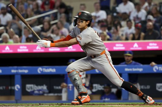 미국 메이저리그(MLB) 샌프란시스코 자이언츠의 이정후가 9일(현지 시간) 미국 미네소타주 미니애폴리스 타깃필드에서 열린 2025 MLB 미네소타 트윈스와의 경기 7회말 타격을 시도하고 있다. 뉴시스