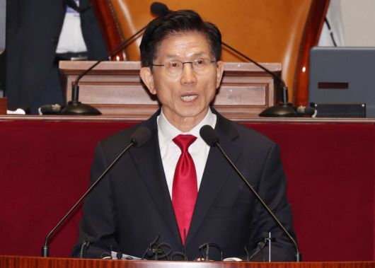 [서울=뉴시스] 조성봉 기자= 김문수 국민의힘 대선후보가 9일 서울 여의도 국회에서 열린 의원총회에서 발언을 하고 있다. 2025.05.09. suncho21@newsis.com /사진=뉴시스