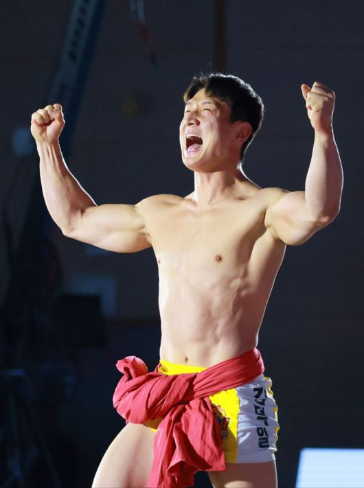 울주군청 해뜨미 씨름단 김덕일 2025 유성온천 장사씨름대회 소백장사 등극. 울주군 제공