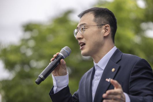 (익산=뉴스1) 이재명 기자 = 무소속 김상욱 의원이 16일 오전 전북 익산시 익산역 동부광장에서 열린 이재명 더불어민주당 대통령 후보 유세를 찾아 지지 발언을 하고 있다. (공동취재) 2025.5.16/뉴스1 /사진=뉴스1화상