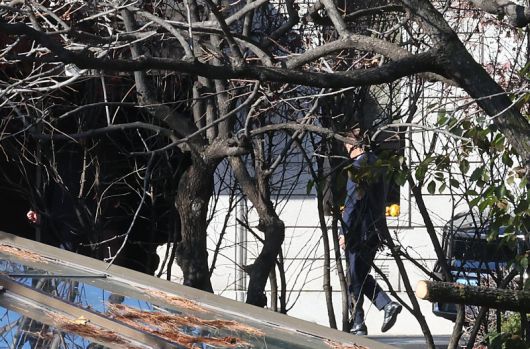 지난해 12월 4일 서울 종로구 삼청동 총리공관으로 비상계엄 선포 및 해제에 따른 후속 대응을 논의하기 위해 관계자들이 모이는 모습. 긴급 회동에는 한덕수 국무총리, 여당과 대통령실의 고위 당국자가 참석한 것으로 알려졌다. /사진=뉴시스