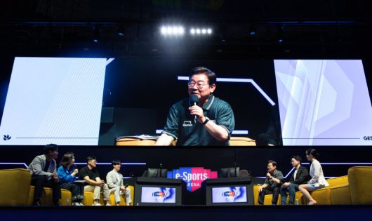 e-스포츠 간담회에서 발언하는 이재명 후보 (광주=연합뉴스) 황광모 기자 = 이재명 더불어민주당 대통령 후보가 17일 오후 광주 동구 조선대학교에 위치한 광주e스포츠경기장에서 열린 'K-콘텐츠 e스포츠 LEVEL UP!' e스포츠 산업 현장간담회에서 게임 업계 관계자들과 대화하고 있다. 2025.5.17 [공동 취재] hkmpooh@yna.co.kr (끝)