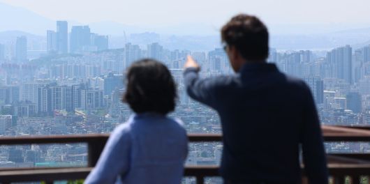 18일 서울 남산에서 바라본 용산과 마포 일대 아파트 단지 모습. 사진=연합뉴스