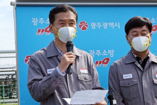 18일 광주 광산구 금호타이어 광주공장에서 정일택 금호타이어 대표이사가 사과문을 발표하고 있다. 연합뉴스