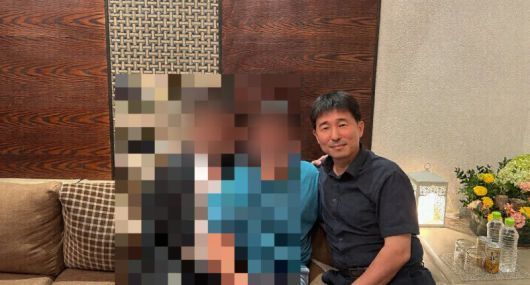 더불어민주당이 19일 오후 서울 여의도 중앙당사에서 ‘지귀연 판사 룸살롱 접대 의혹’ 관련 사진을 공개했다. 더불어민주당 제공