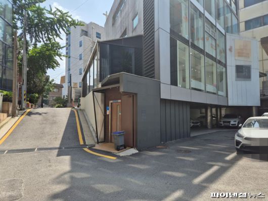 21일 오후 1시 30분께 방문한 S업소. S업소는 술접대 의혹을 받는 지귀연 서울중앙지법 부장판사가 방문한 곳으로 알려져 있다. /사진=김동규 기자