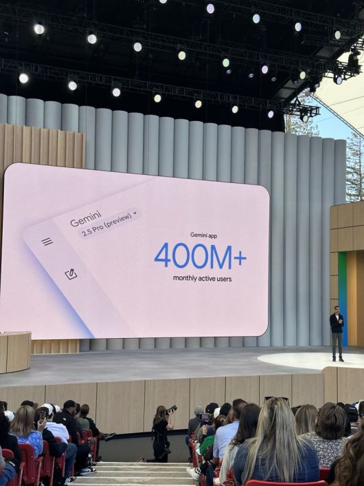 순다르 피차이 구글 최고경영자(CEO)가 20일(현지시간) 미국 캘리포니아주 마운틴뷰 본사에서 열린 구글 연례개발자회의(I/O)에서 자사의 최신 인공지능(AI) 모델 '제미나이'를 이용한 다양한 새로운 기능을 설명하고 있다. 사진=홍창기 기자