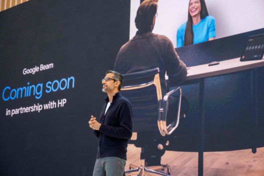 순다르 피차이 구글 최고경영자(CEO)가 20일(현지시간) 미국 캘리포니아주 마운틴뷰 구글 본사에서 개최된 연례개발자회의(I/O)에서 기조연설하고 있다. AFP연합뉴스