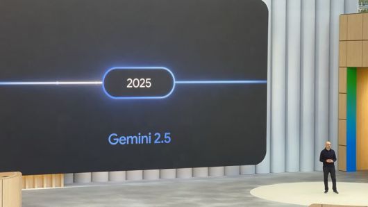 구글 딥마인드의 데미스 허사비스 CEO가 20일(현지시간) 미국 캘리포니아주 마운틴뷰 본사에서 열린 구글 연례개발자회의(I/O)에서 제미나이 2.5를 설명하고 있다. 사진=홍창기 기자