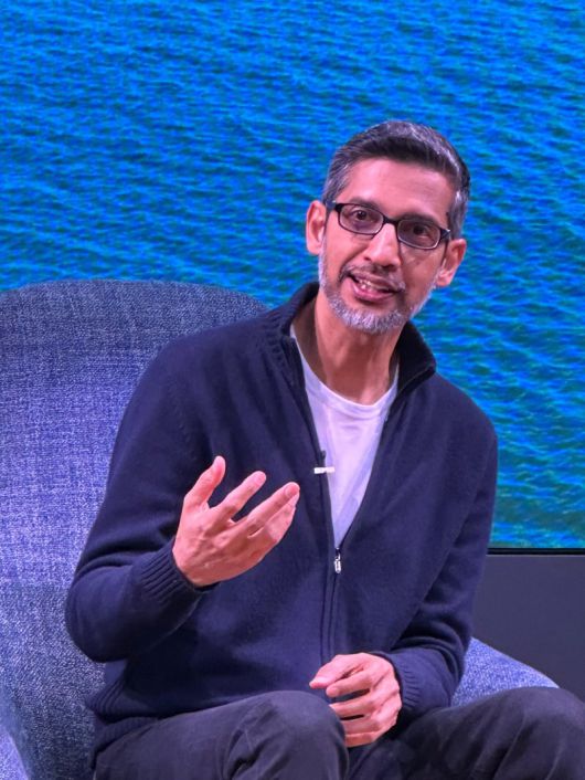 순다르 피차이 구글 최고경영자(CEO)가 구글의 연례개발자회의(I/O)가 열리고 있는 21일(현지시간) 미국 캘리포니아주 마운틴뷰 본사에서 글로벌 기자 간담회를 갖고 구글과 인공지능(AI), 삼성전자와 안드로이드 생태계와의 협업에 대해 이야기하고 있다. 사진=홍창기 기자