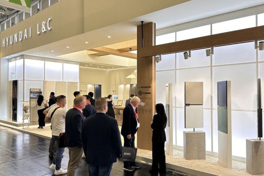 현대L&C 인터줌 2025 전시장 부스 전경. 현대L&C 제공