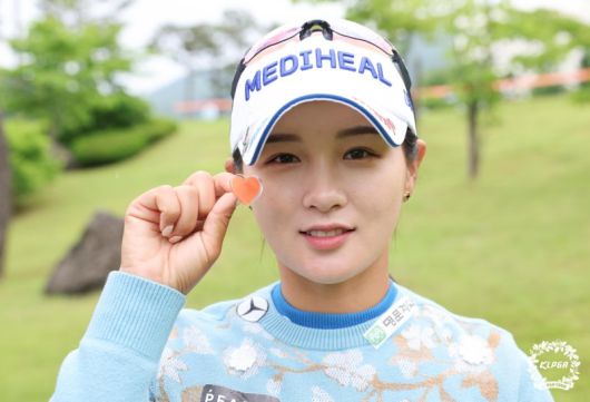 박현경이 E1 채리티 오픈에서 짜릿한 역전 우승을 거뒀다. 박현경은 사흘동안 단 한 번도 보기를 범하지 않는 안정된 플레이를 선보였다. KLPGA 제공