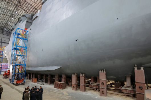 지난 3월 8일 김정은 북한 국무위원장이 청진조선소를 찾아 새 함정 건조를 시찰하는 모습. 노동신문/뉴스1