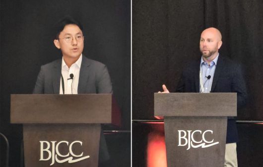 왼쪽부터 이화섭 남부발전 부산빛드림본부 차장, 스콧 켈러(Scott Keller) DTS(Doosan Turbomachinery Services) 엔지니어링 디렉터(Engineering Director). 두산에너빌리티 제공