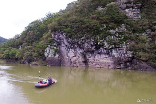 사연댐 수위가 올라가면서 침수된 반구대 암각화. 울산시 제공