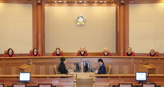 김형두 헌법재판소장 권한대행과 헌법재판관들이 29일 오후 서울 종로구 헌법재판소 대심판정에서 열린 5월 심판사건 선고에 참석하고 있다. 왼쪽부터 정계선, 김복형, 정정미, 김 권한대행, 정형식, 조한창, 마은혁 헌법재판관. /사진=뉴시스