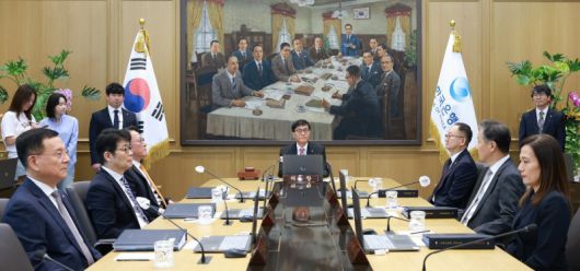 이창용 한국은행 총재가 29일 서울 중구 한국은행에서 열린 금융통화위원회를 주재하고 있다. /사진=뉴스1
