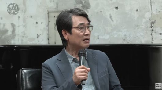 김어준 씨의 유튜브 채널 '다스뵈이다'에 출연한 유시민 작가. 다스뵈이다 갈무리. /사진=뉴스1