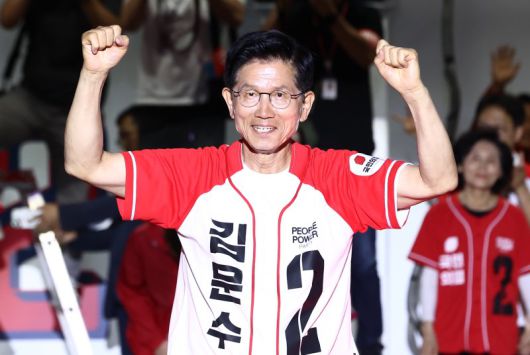 김문수 국민의힘 대통령 후보가 제21대 대통령 선거를 하루 앞둔 2일 오후 서울 중구 서울시청 앞 광장에서 열린 '울려라 함성, 들어라 승리의 메아리' 피날레 유세에서 지지를 호소하고 있다. 2025.6.2/뉴스1 ⓒ News1 김민지 기자 /사진=뉴스1