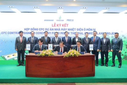 두산에너빌리티와 페트로베트남이 지난 6일 베트남 하노이에서 오몬 IV 화력발전소 건설을 위한 설계·조달·시공(EPC) 계약을 체결하고 있다. 베트남 산업무역부 페이스북 갈무리