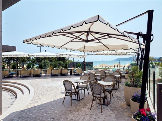 그랜드 조선 부산_라운지앤바 테라스292 전경. 그랜드 조선 부산 제공.