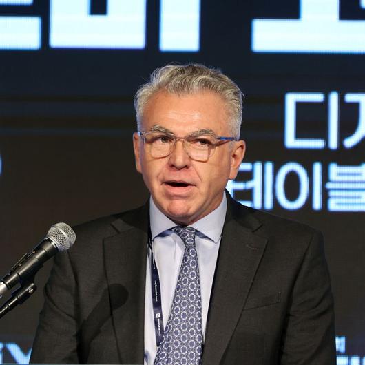 '토크노미 코리아 2025'가 파이낸셜뉴스와 디지털자산거래소 공동협의체 주최로 12일 서울 여의도 중소기업중앙회 KBIZ에서 열렸다. 앤드류 크로포드 프랭클린템플턴 디지털자산 부사장이 기조강연을 하고 있다. 사진=서동일 기자