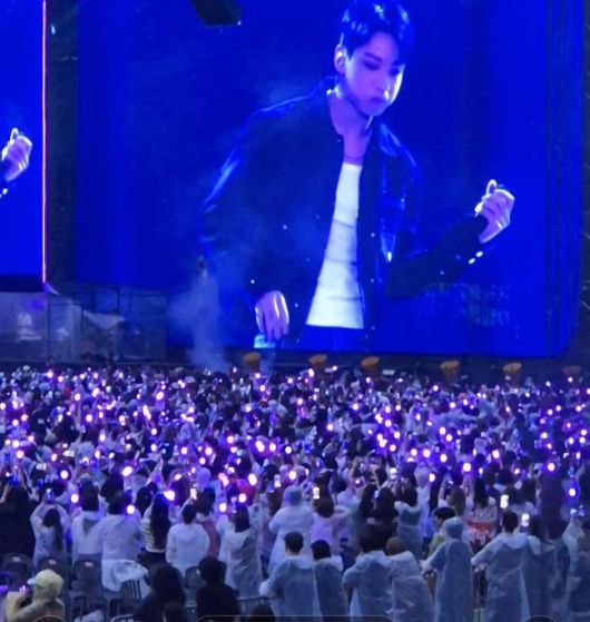 13일 제이홉 앙코르 콘서트에 깜짝 출연한 정국.