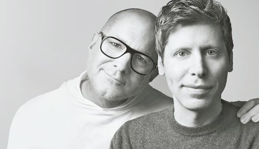 애플 아이폰을 히트 상품으로 만든 디자이너 조니 아이브(왼쪽)와 샘 올트먼 오픈AI 최고경영자(CEO) 오픈AI 홈페이지 캡처