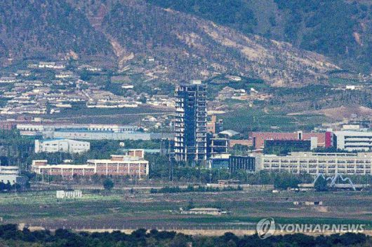 남북관계 개선 분위기가 모락모락 피어오르는 가운데 개성공단(사진) 재개에도 관심이 쏠리고 있다./사진=연합뉴스