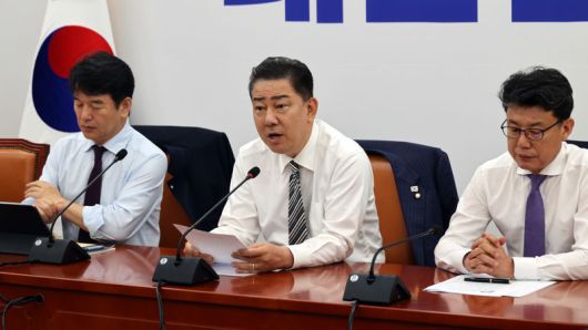 더불어민주당 김병기 신임 대표 직무대행 겸 원내대표가 17일 국회에서 열린 원내대책회의에서 발언하고 있다. 사진=서동일 기자