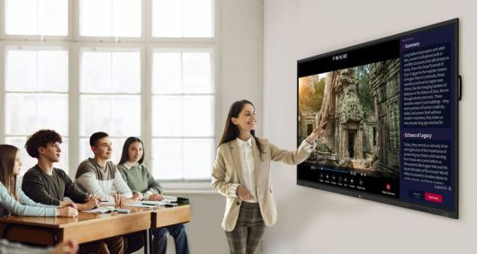 LG 전자칠판 신제품은 수업에 사용되는 영상 자료의 요약을 제공하는 ‘AI 요약(Video Summary)’ 기능으로 학습자의 이해를 돕는다. LG전자 제공