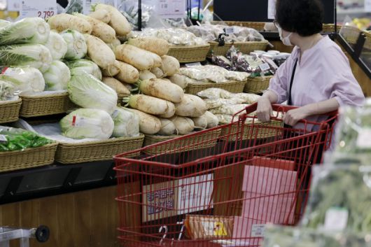 지난 4일 서울 시내 대형마트 내 채소류 매대 모습. 뉴시스