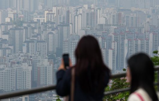 지난달 15일 서울 남산에서 바라본 아파트 단지. 뉴시스