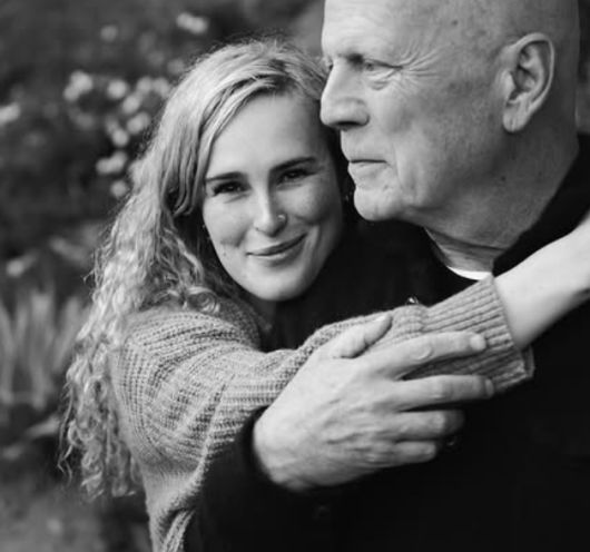 전측두엽 치매(FTD) 치매 진단을 받고 투병 생활 중인 유명 할리우드 액션스타 브루스 윌리스의 장녀 루머 윌리스가 아버지에 대한 애틋한 사랑을 전했다. /사진=루머 윌리스 SNS 갈무리