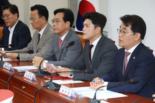 김용태 국민의힘 비상대책위원장이 19일 오전 서울 여의도 국회에서 열린 비리백화점 이재명 정부 인사청문회 대책회의에서 발언하고 있다. 뉴스1