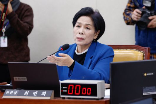 지난 3월 11일 서울 여의도 국회에서 열린 제423회국회(임시회) 제2차 과학기술정보방송통신위원회 전체회의에서 최민희 위원장이 발언하고 있다. 뉴스1