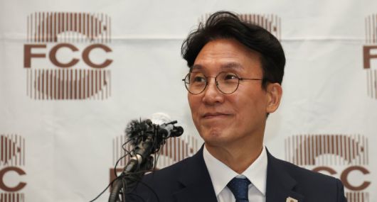 김민석 국무총리 후보자가 17일 서울 중구 한국프레스센터에서 열린 외신기자 간담회에 참석해 자리하고 있다. 사진=뉴시스