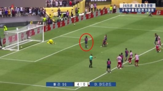 북한 조선중앙TV가 '2025 국제축구연맹(FIFA) 클럽 월드컵' 경기를 중계하며 파리 생제르맹(PSG)에서 뛰고 있는 이강인의 슛 장면을 모자이크 처리했다.뉴시스