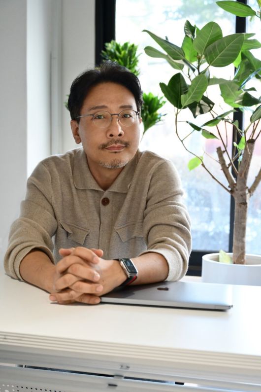 '킹 오브 킹스' 장성호 제작자                                      (왼쪽)'어쩌면 해피엔딩' 박천휴 작가