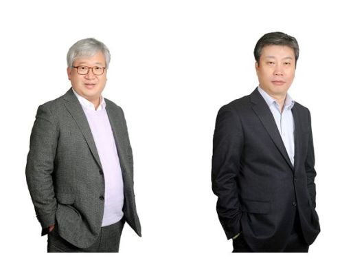 사진 좌측부터 리딩투자증권 김충원 총괄 부회장, 최규원 대표이사. 리딩투자증권 제공.