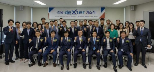 전남도는 '전남 농식품 수출 10억 달러 시대'를 조기 실현하기 위해 코트라와 손잡고 24일 나주 혁신도시에서 디지털무역종합지원센터인 '전남 덱스터' 개소식을 개최했다고 밝혔다. 전남도 제공