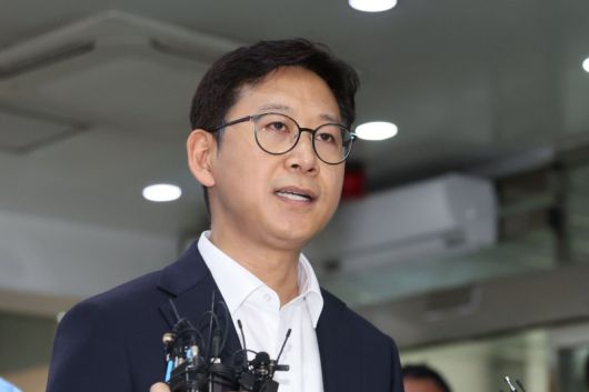 배경훈 과학기술정보통신부 장관 후보자가 24일 오전 서울 종로구 광화문 우체국에 마련된 인사청문회 준비 집무실로 출근하며 발언하고 있다. 뉴시스