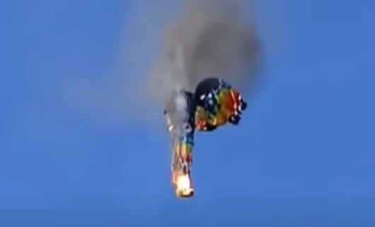화재로 열기구가 추락하고 있다. /사진=SNS