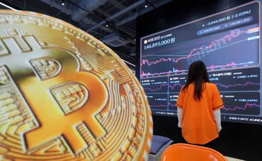지난 5월 29일 서울 강남구 빗썸 라운지 전광판에 비트코인 시세가 표시되고 있다. 뉴시스
