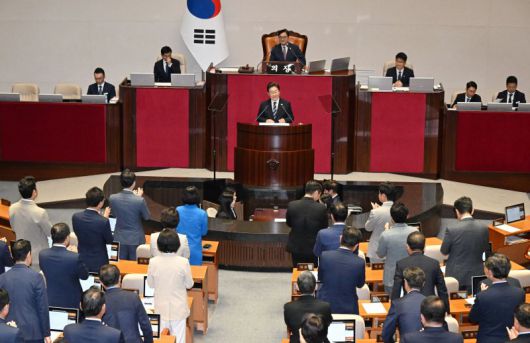 이재명 대통령이 26일 서울 여의도 국회에서 열린 본회의에서 2025년도 제2회 추가경정예산안 시정연설을 하고 있다. 뉴시스