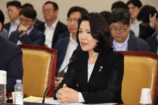 이진숙 방송통신위원장이 27일 오후 서울 여의도 국회에서 열린 과학기술정보방송통신위원회 전체회의에서 발언하고 있다. 뉴시스